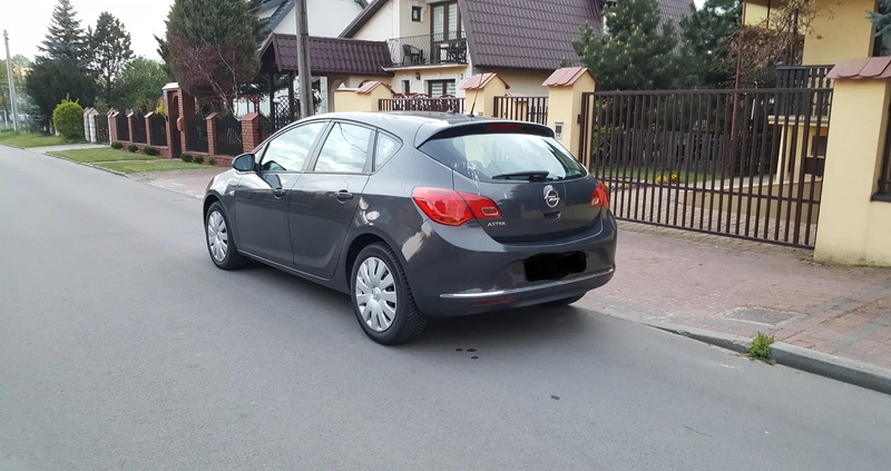 Opel Astra cena 24900 przebieg: 76000, rok produkcji 2012 z Garwolin małe 106